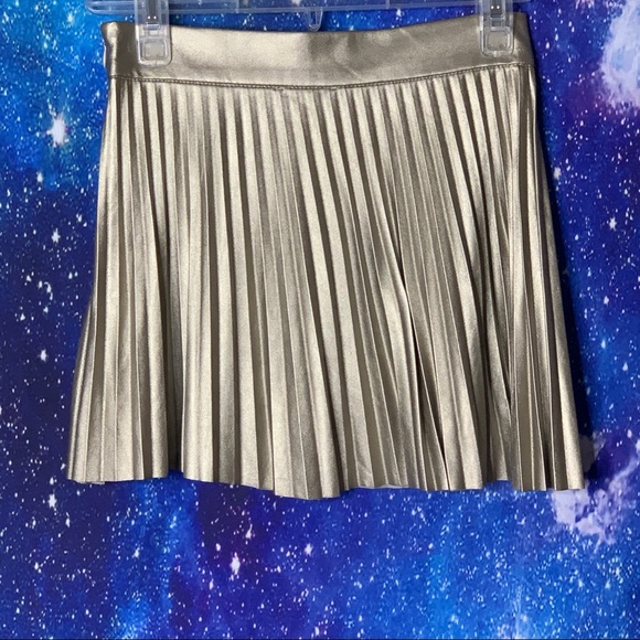 Tezenis- Pleated Metallic Miniskirt - Picture 6 of 8